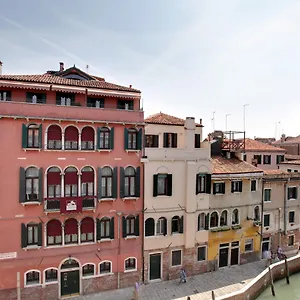 Gasthuis Palazzo Schiavoni Residenza D'epoca & Suite-apartments, Venetië
