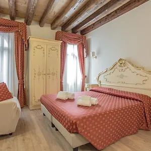 Uncharted - Ca' Santa Croce Appartement
